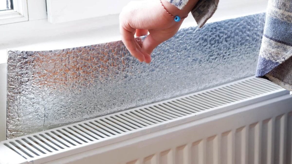 A radiator reflector is placed behind the radiator for thermal insulation.